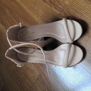 Lulu's nude heels size 8